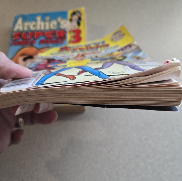 2 Archie comic books. Good shape. - Picture 8 of 9